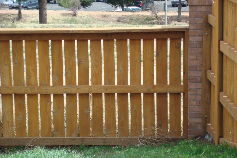 residential-fence-construction-14