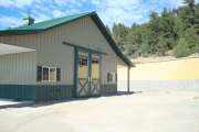 horse-barn-stables-04